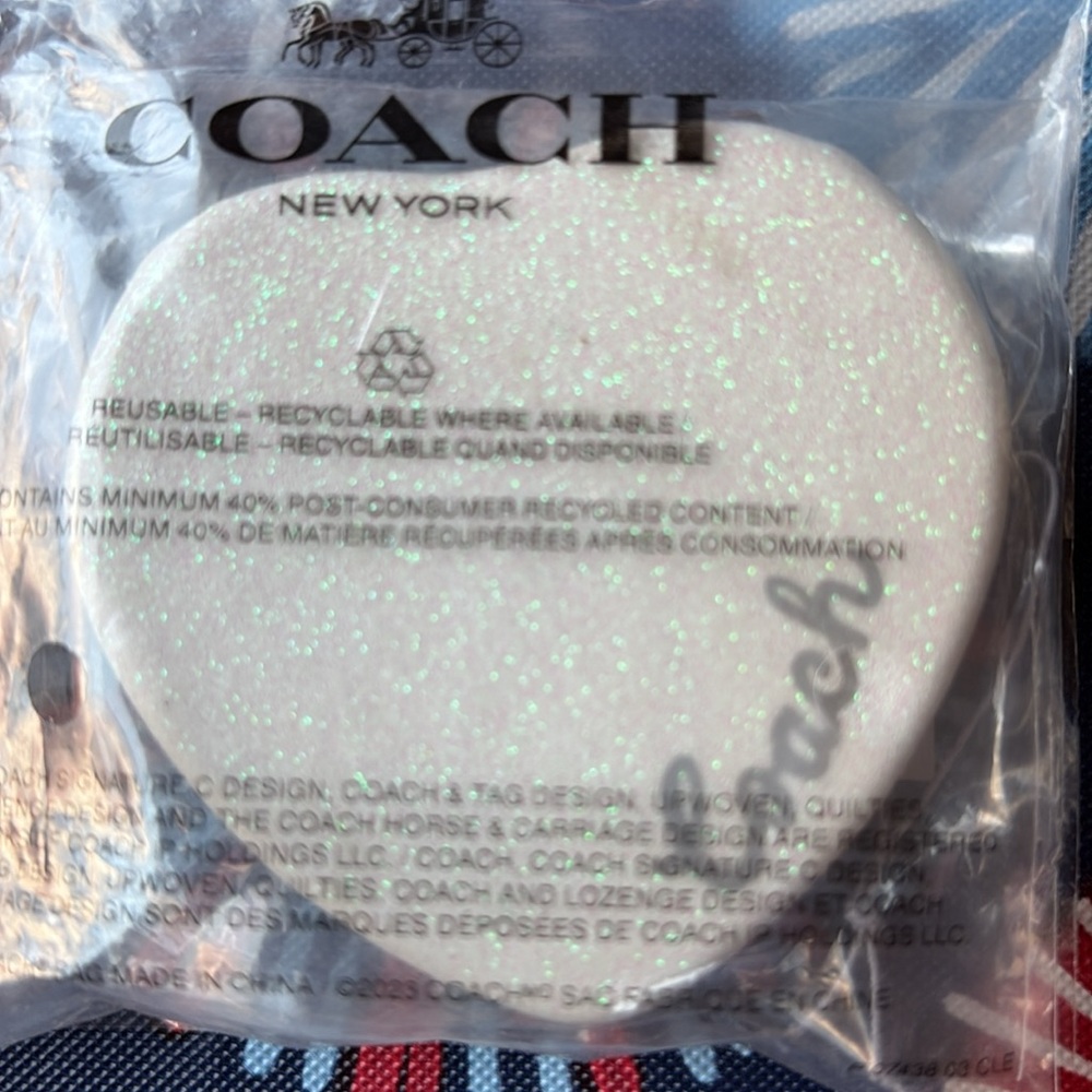 🪞🤍🪞Coach Glittery White Heart Compact Mirror 🪞🤍🪞 NWT 🪞🤍🪞 - Picture 4 of 16